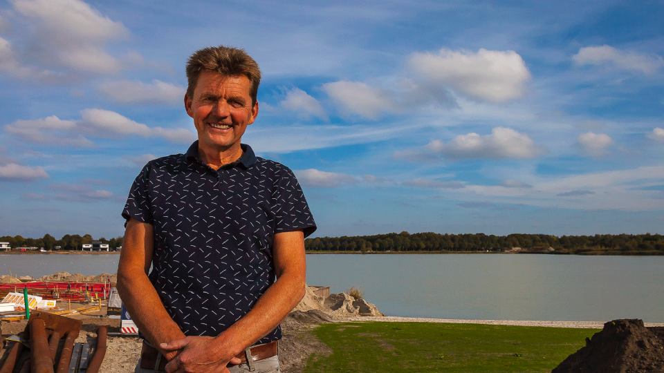 Foto Bert Zuidema, aan een plas nabij Hoogeveen